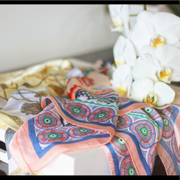 Scarf - Picture 1 of 5